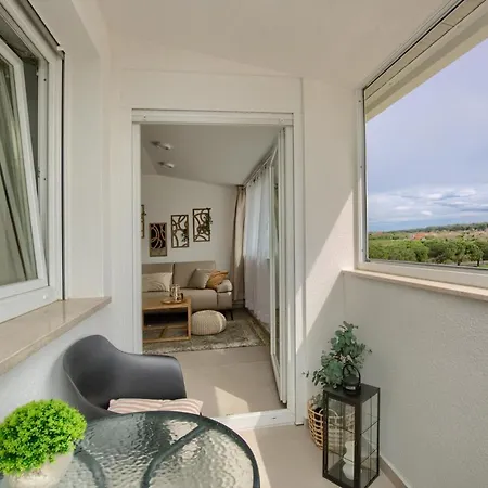 Larus Apartman Póla