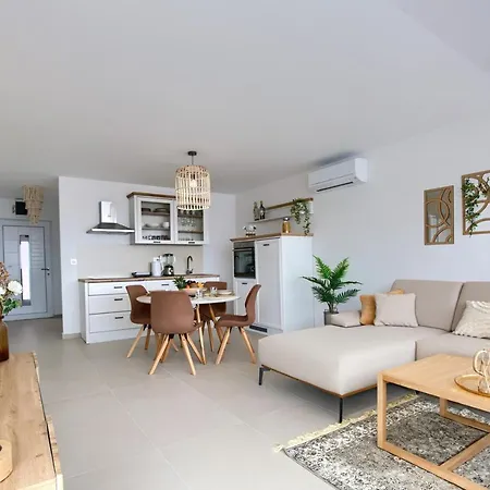 Apartament Larus *
