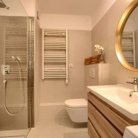 Larus Apartment